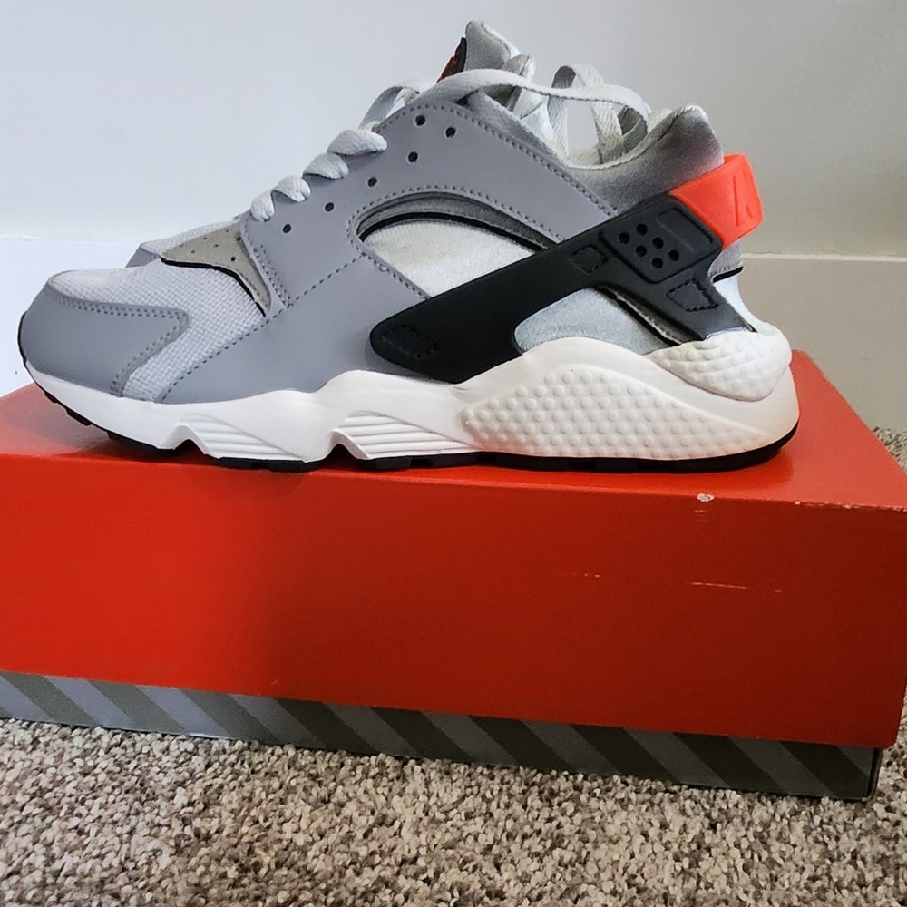NIB Men's Nike Air Huarache
